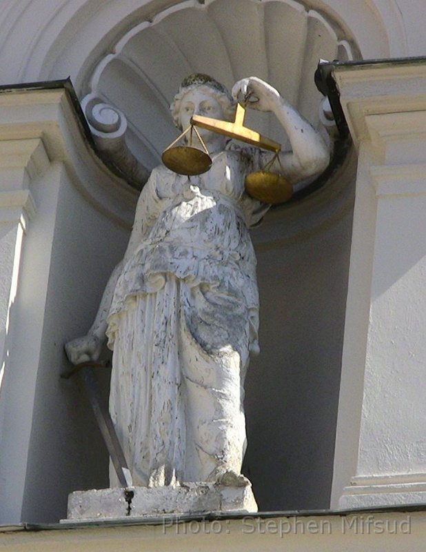 Bennas2010-0272.jpg - Closeup of the statue of "justice" at the Stora torget, Uppsala